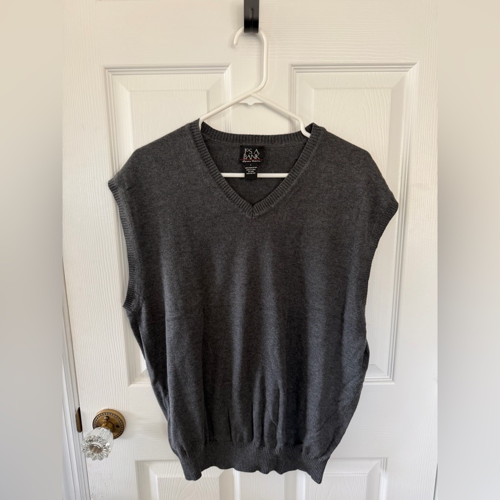 Joseph Bank men’s size large Dark Charcoal V-Neck Sweater Vest